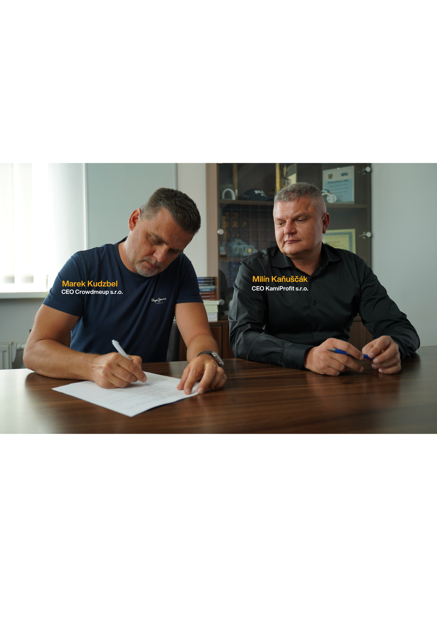 Marek Kudzbel a Milín Kaňuščák — podpis zmluvy